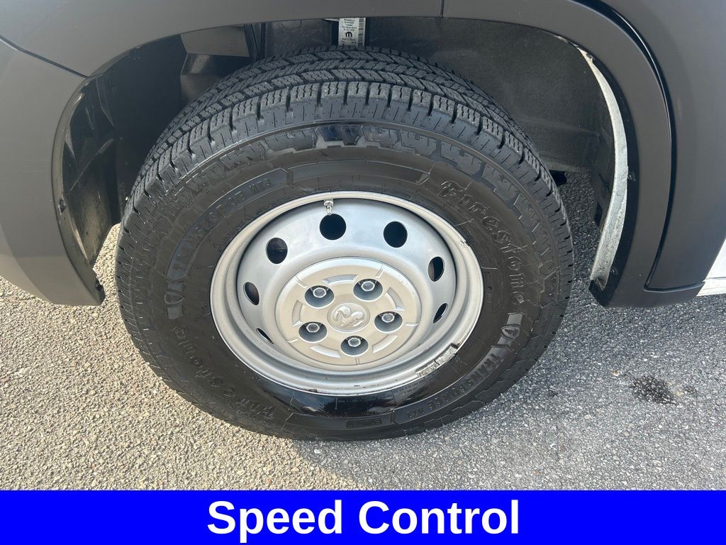 Vehicle image 16 of 40