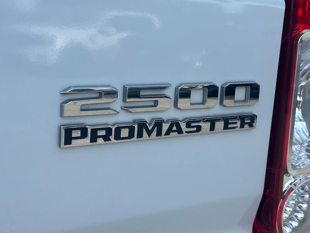 Vehicle image 19 of 40