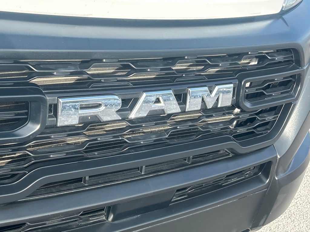 Vehicle image 17 of 40