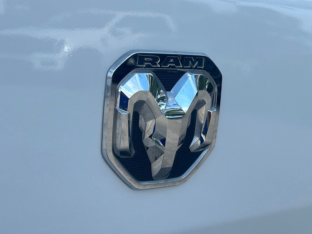 Vehicle image 20 of 40