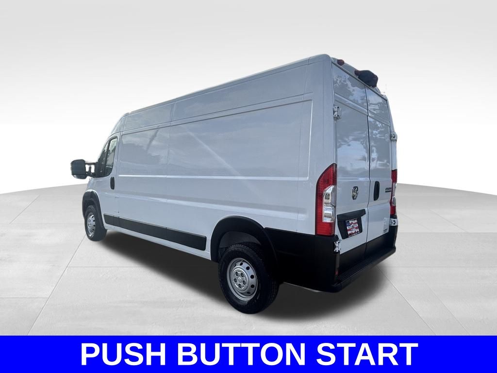 Vehicle image 8 of 40