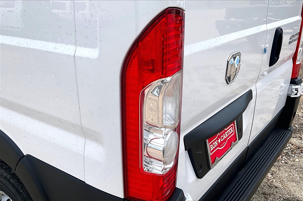 Vehicle image 18 of 22