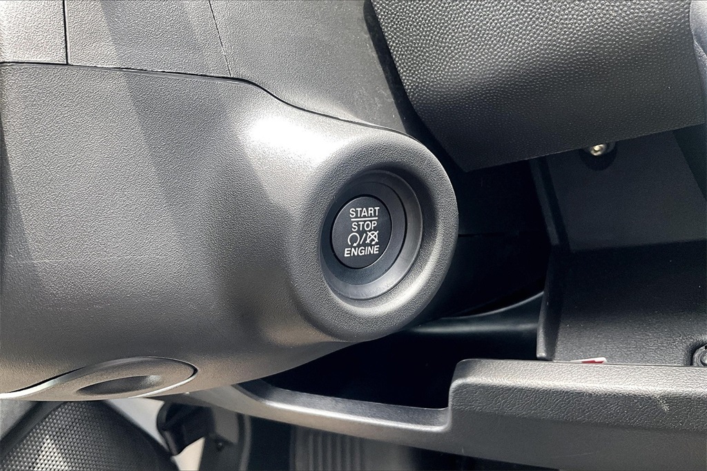 Vehicle image 15 of 22