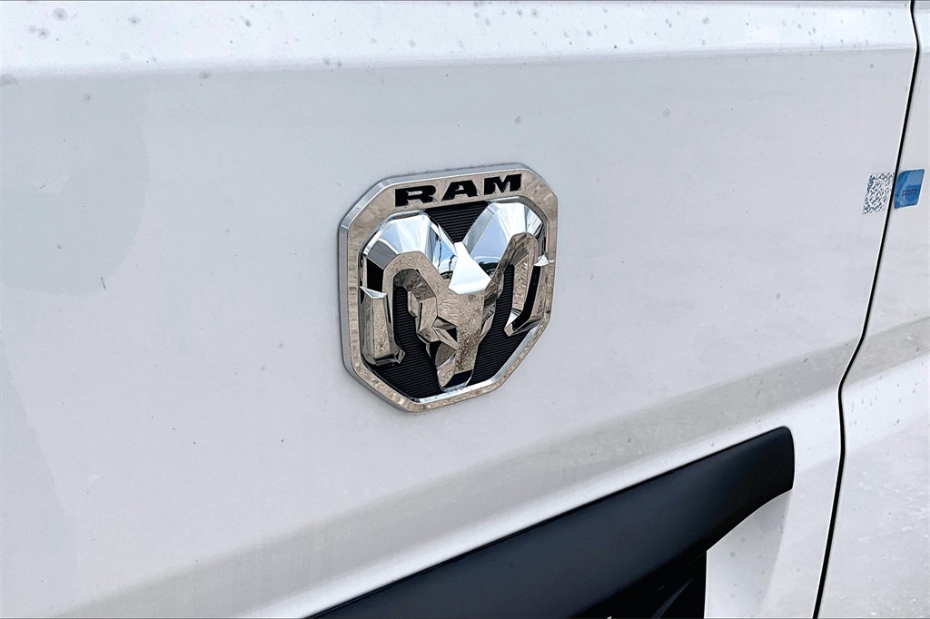 Vehicle image 14 of 22
