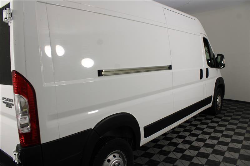Vehicle image 10 of 56