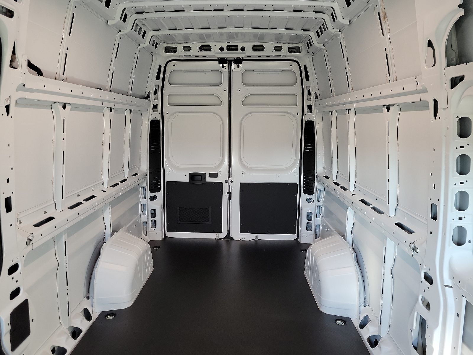 Vehicle image 13 of 20