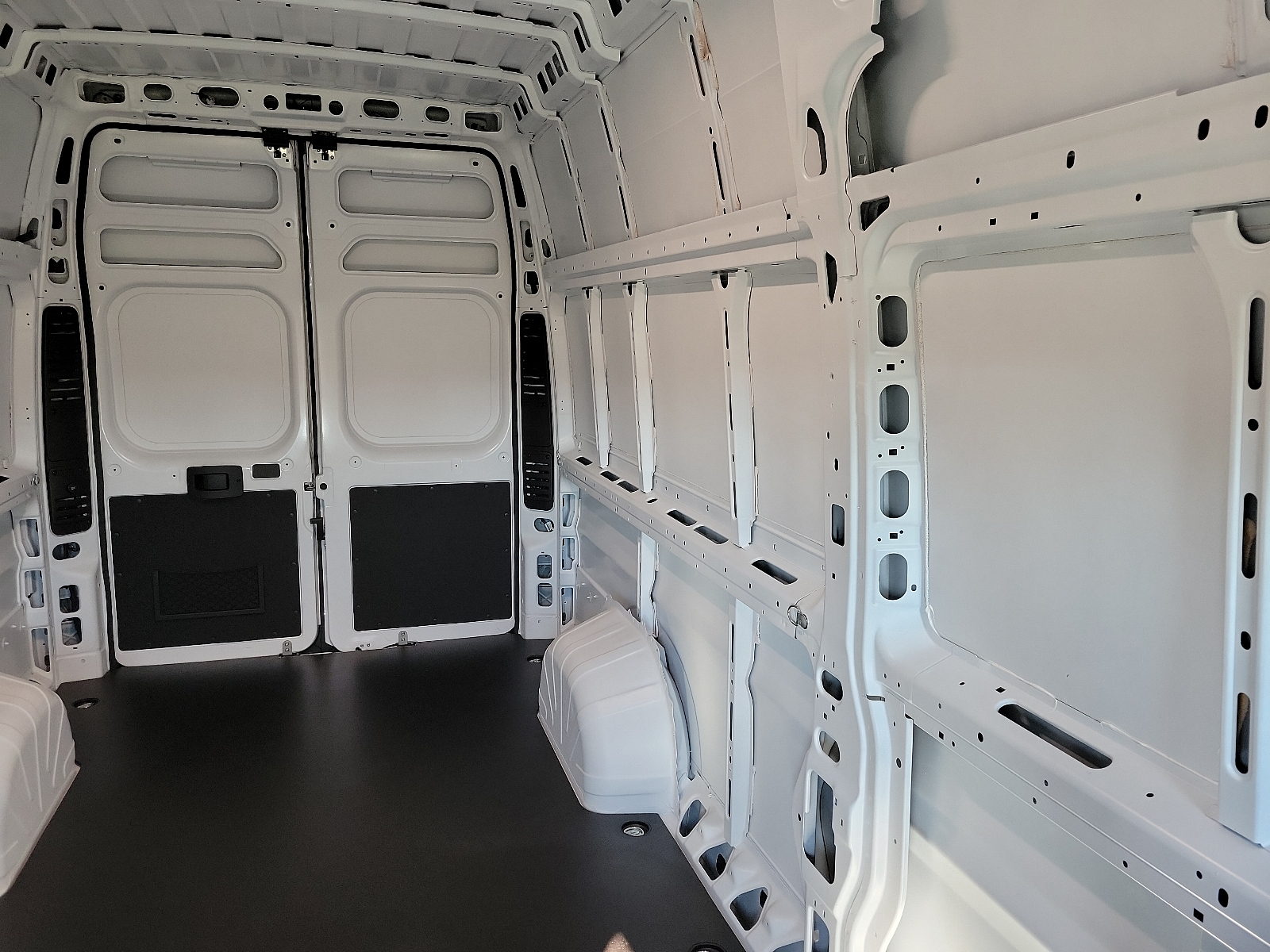 Vehicle image 14 of 20