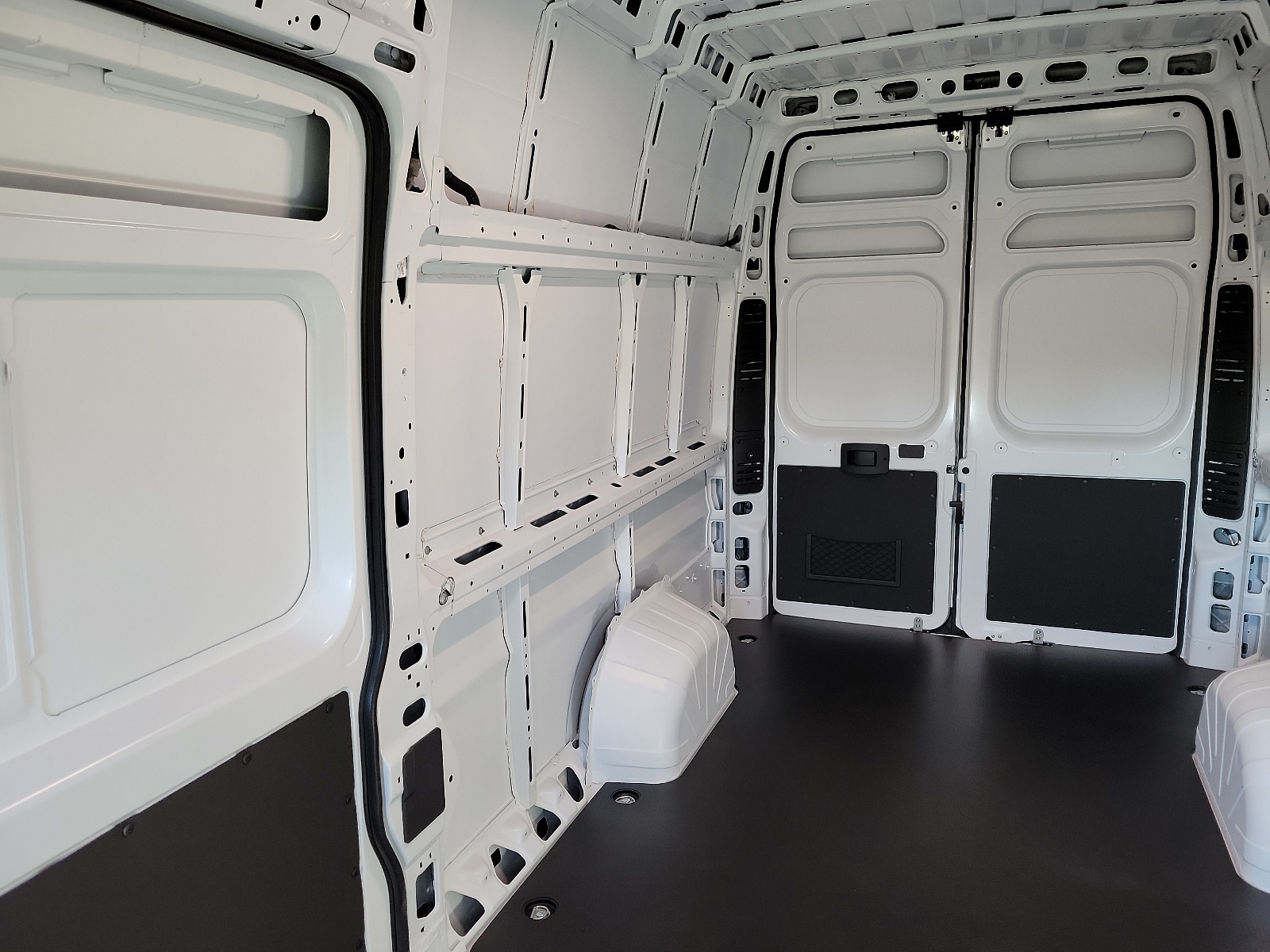 Vehicle image 12 of 20