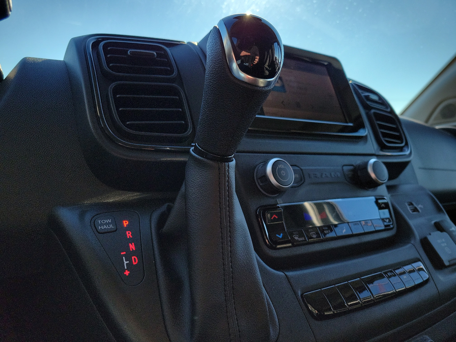 Vehicle image 17 of 20
