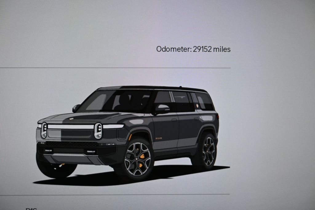 2023 Rivian R1S Adventure Image 2 of 41