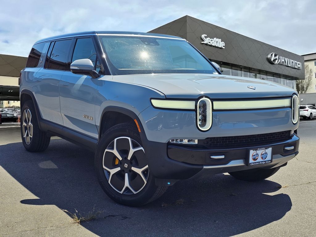 2023 Rivian R1S Adventure Image 2 of 32