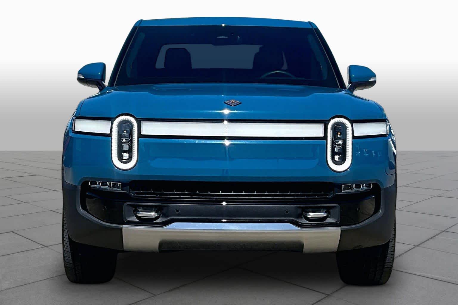 2023 Rivian R1T Adventure Image 2 of 33