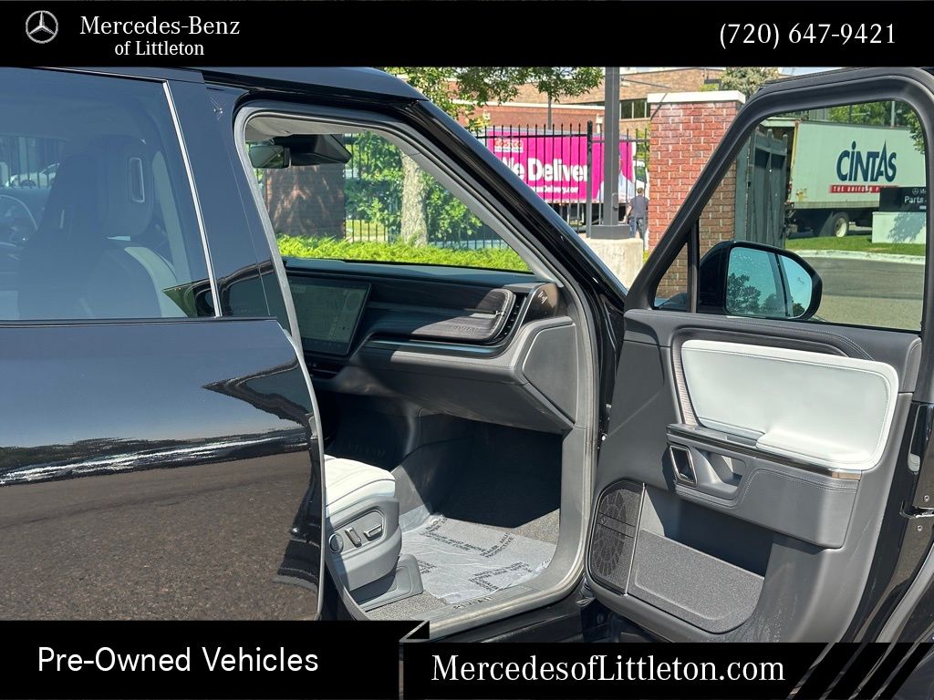 2023 Rivian R1T Adventure Image 14 of 31