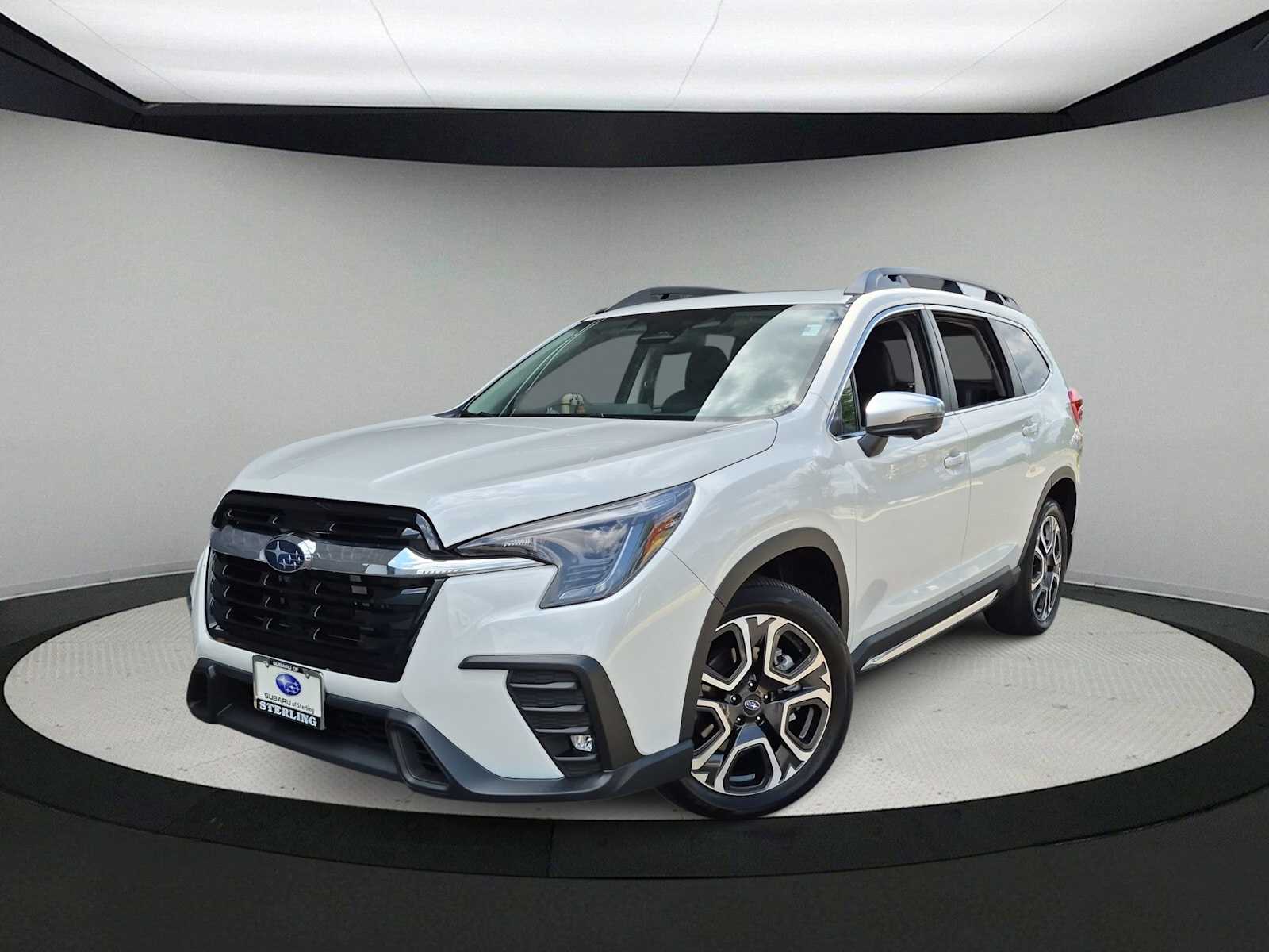 2023 Subaru Ascent Limited Image 2 of 32