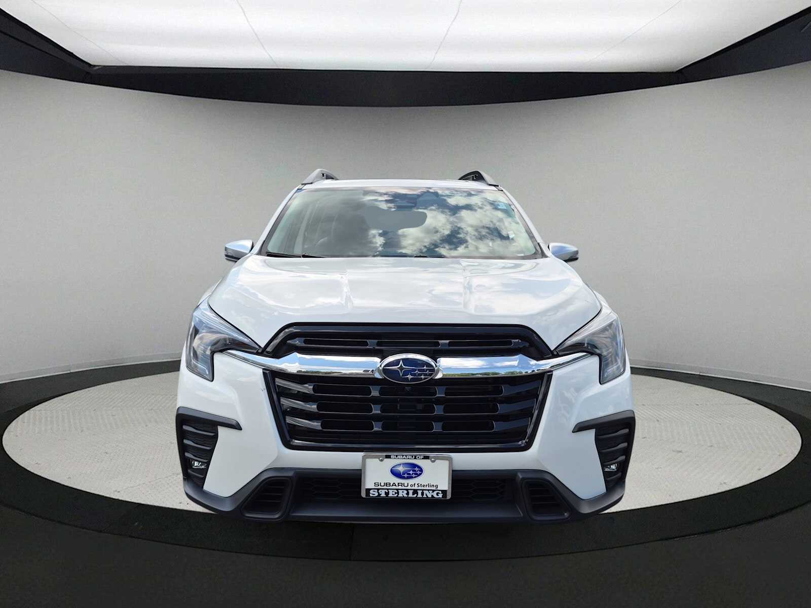 2023 Subaru Ascent Limited Image 3 of 32