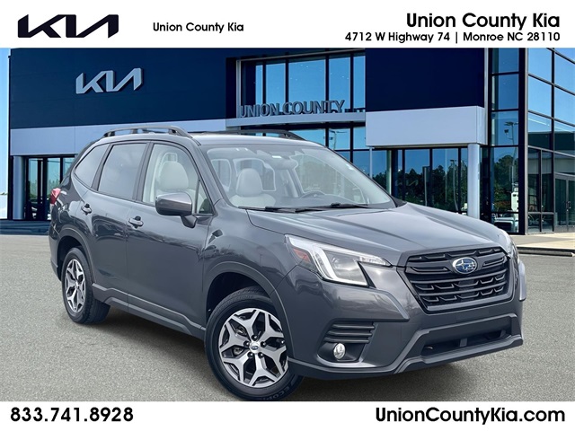 2023 Subaru Forester Premium Image 3 of 39