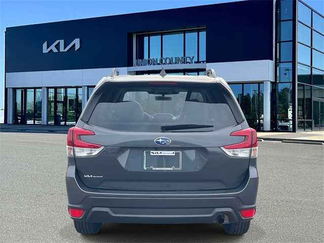 2023 Subaru Forester Premium Image 5 of 39