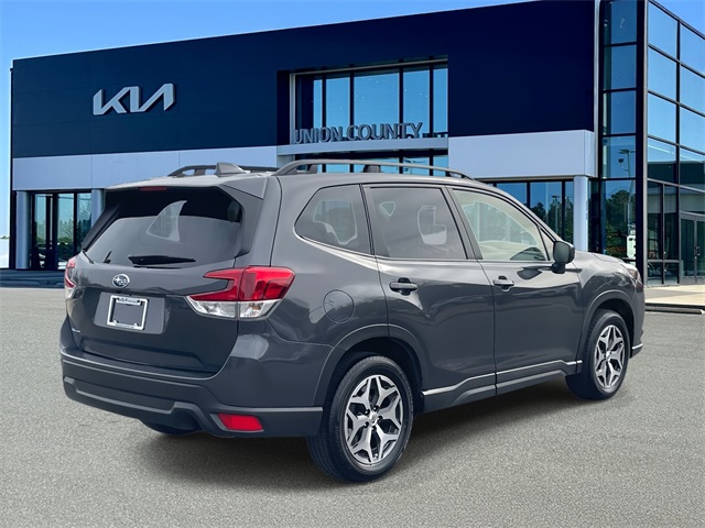 2023 Subaru Forester Premium Image 4 of 39