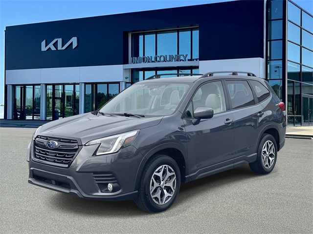 2023 Subaru Forester Premium Image 1 of 39