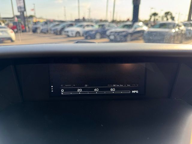 Vehicle image 31 of 49