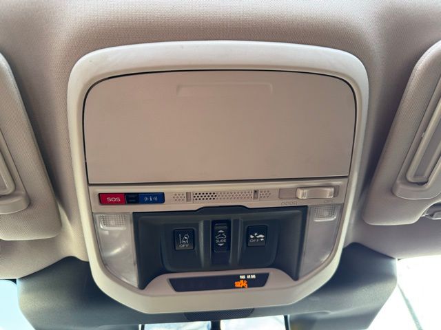Vehicle image 30 of 49