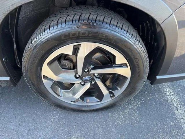 2023 Subaru Forester Touring Image 5 of 34