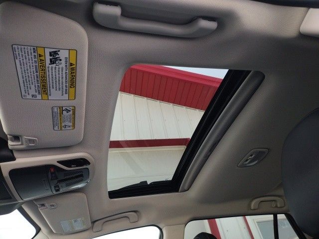 Vehicle image 23 of 42