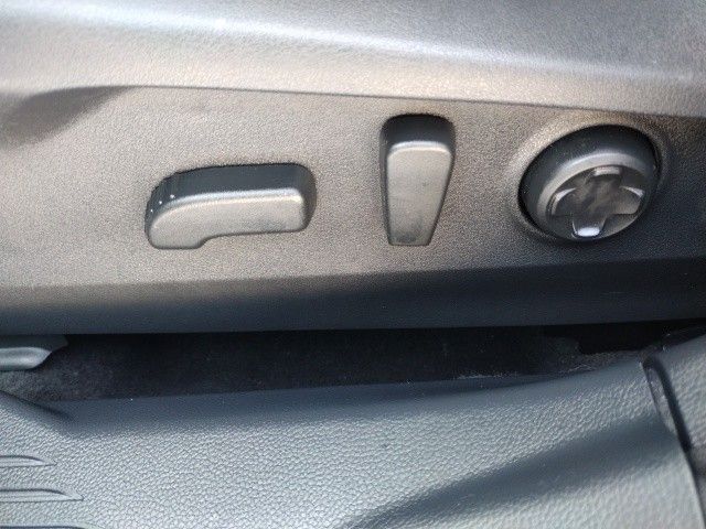 Vehicle image 33 of 42