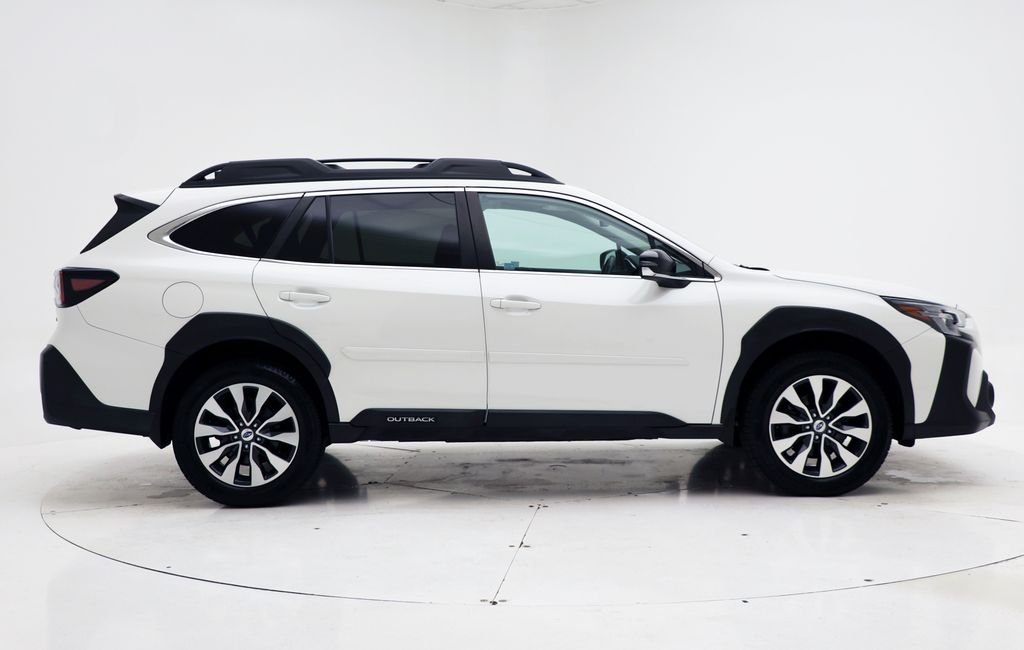 2023 Subaru Outback Limited XT Image 3 of 31