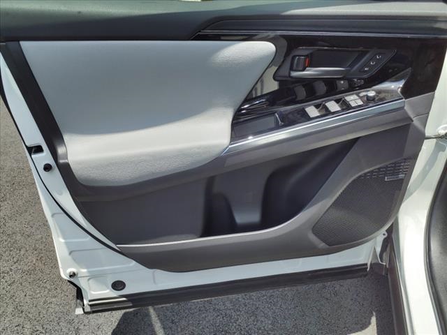 Vehicle image 12 of 20
