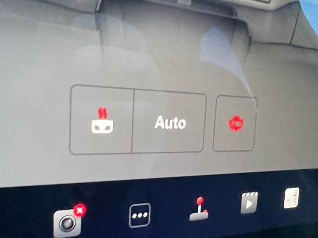 Vehicle image 24 of 31