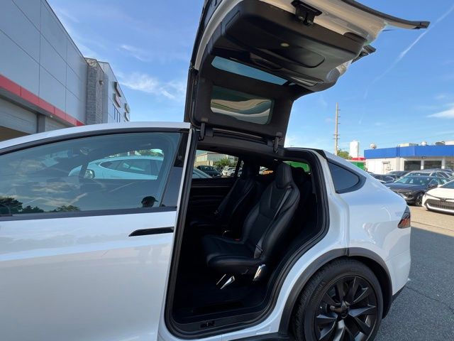 Vehicle image 25 of 31