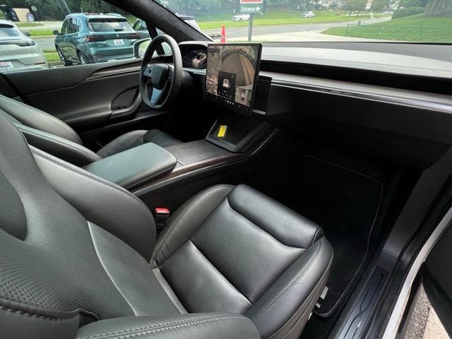 Vehicle image 16 of 31