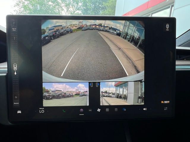 Vehicle image 23 of 31