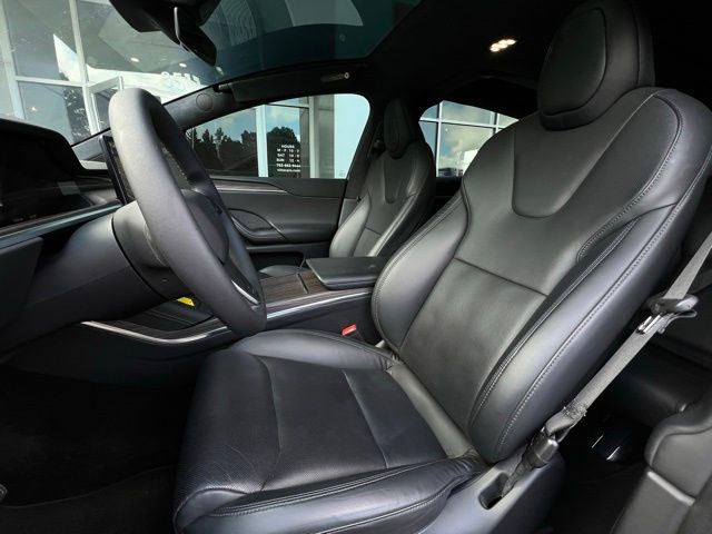 Vehicle image 10 of 31