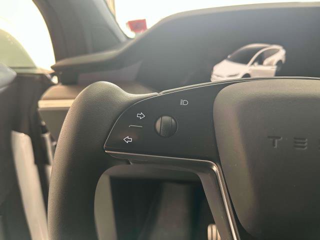 Vehicle image 23 of 38