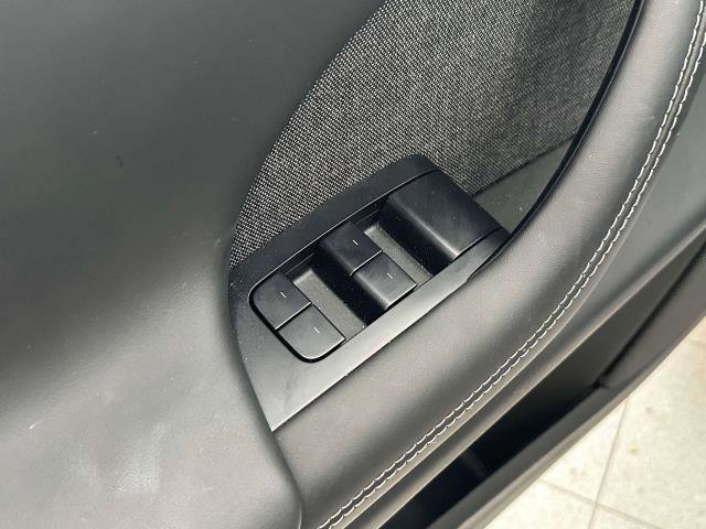 Vehicle image 18 of 38