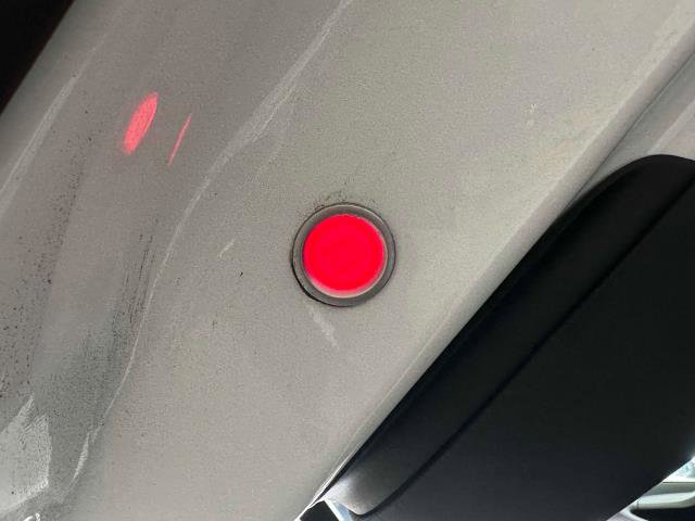 Vehicle image 33 of 38