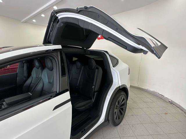 Vehicle image 24 of 38