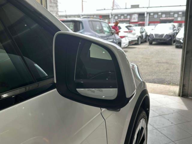 Vehicle image 9 of 38