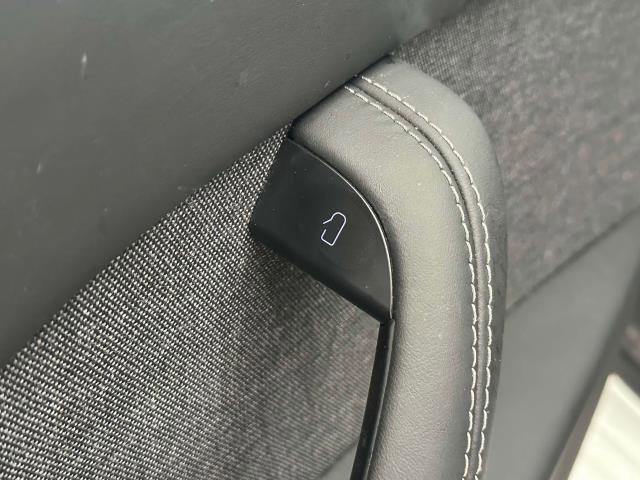 Vehicle image 19 of 38