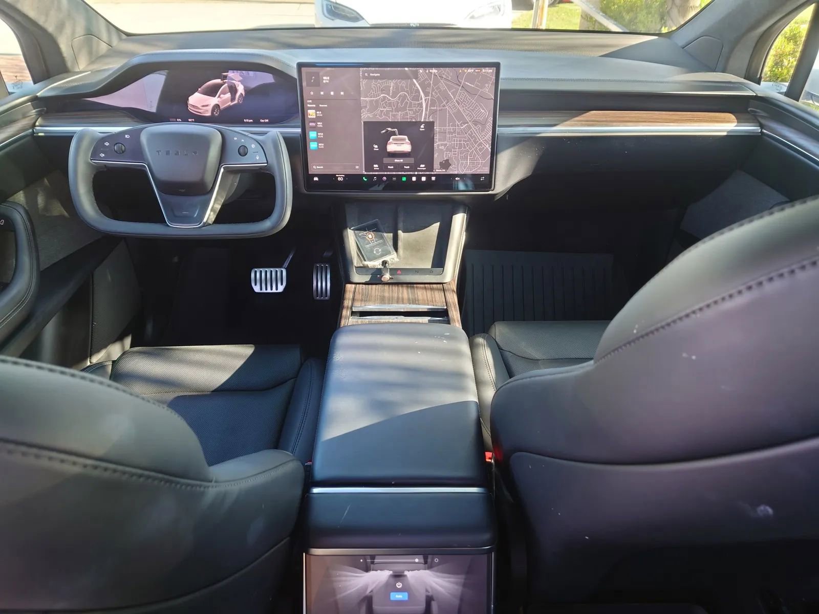 Vehicle image 14 of 25