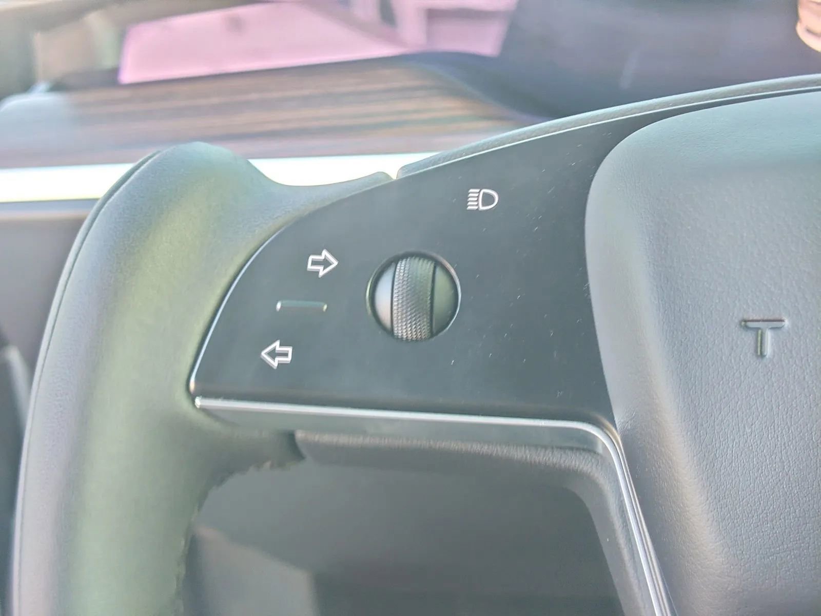 Vehicle image 19 of 25