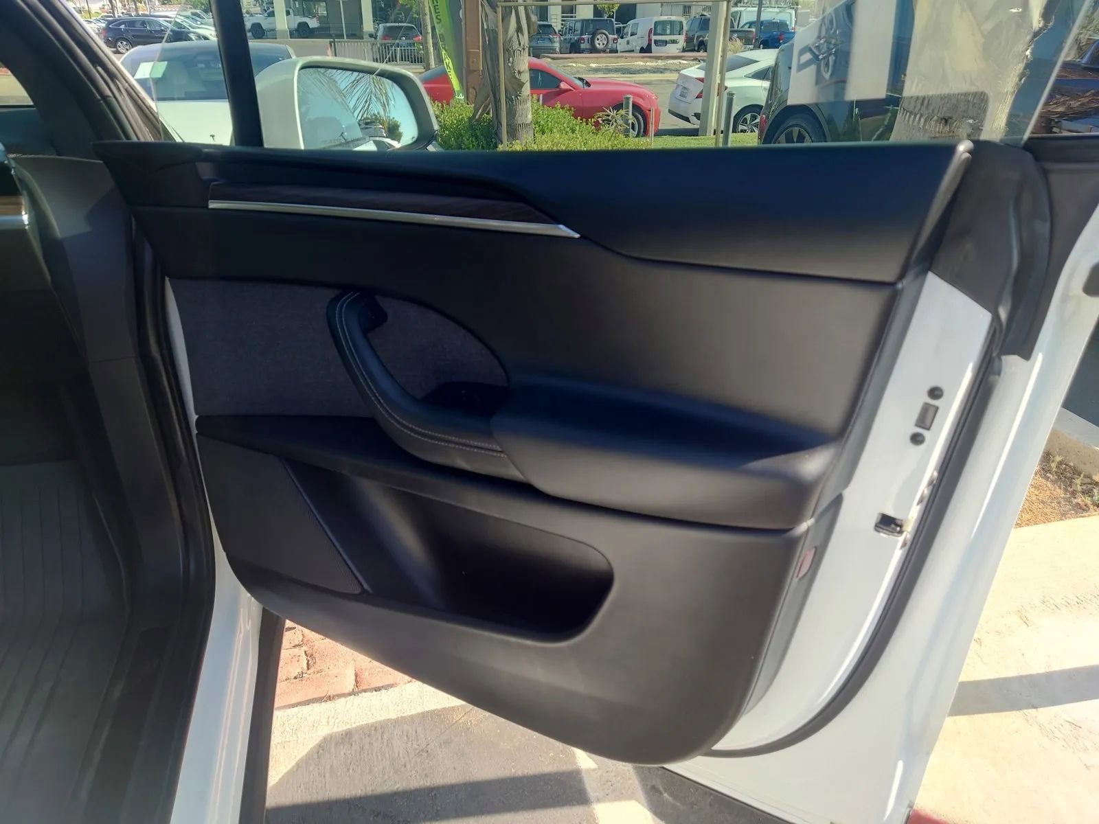 Vehicle image 11 of 25