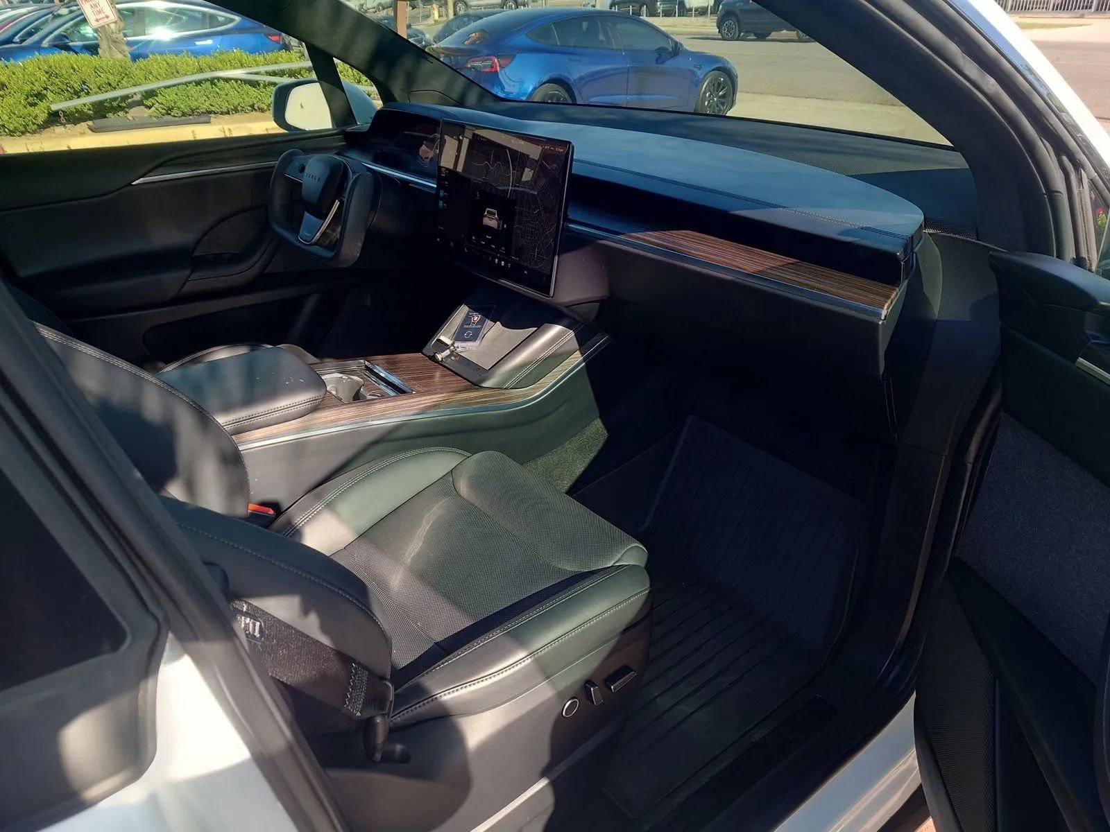 Vehicle image 10 of 25