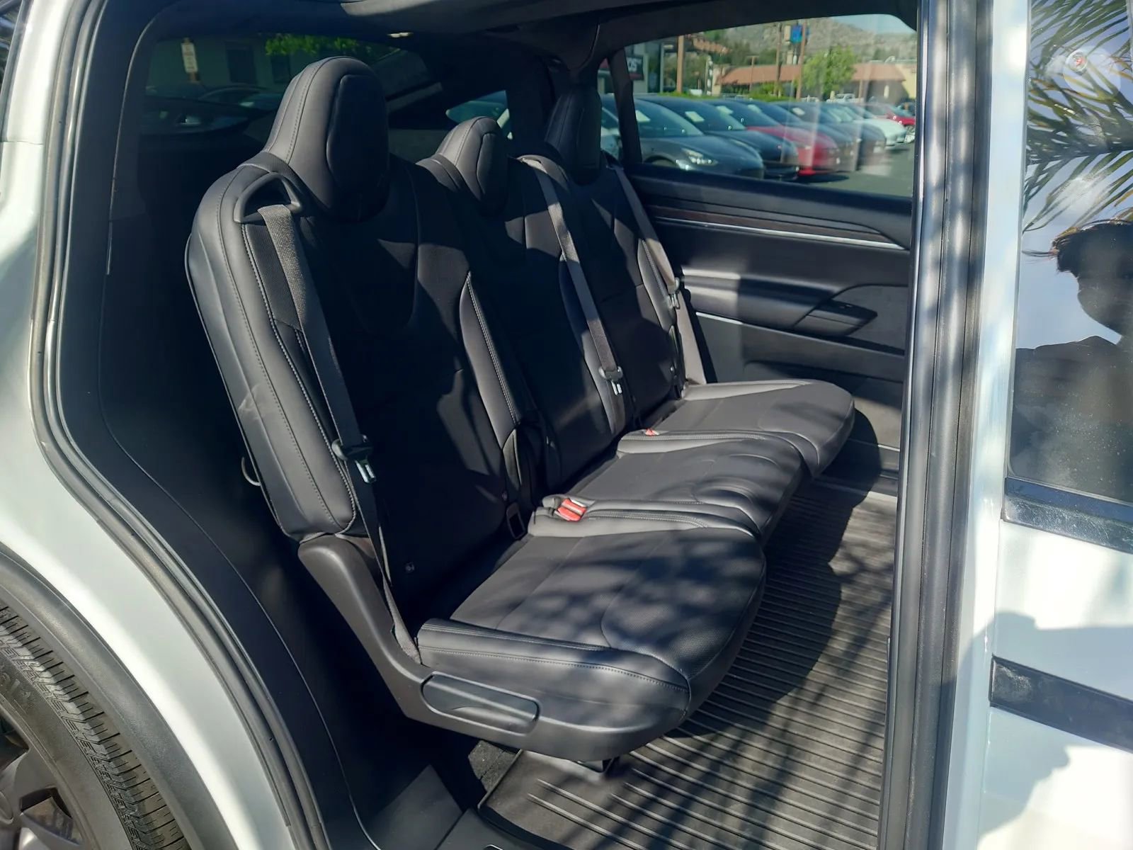 Vehicle image 9 of 25