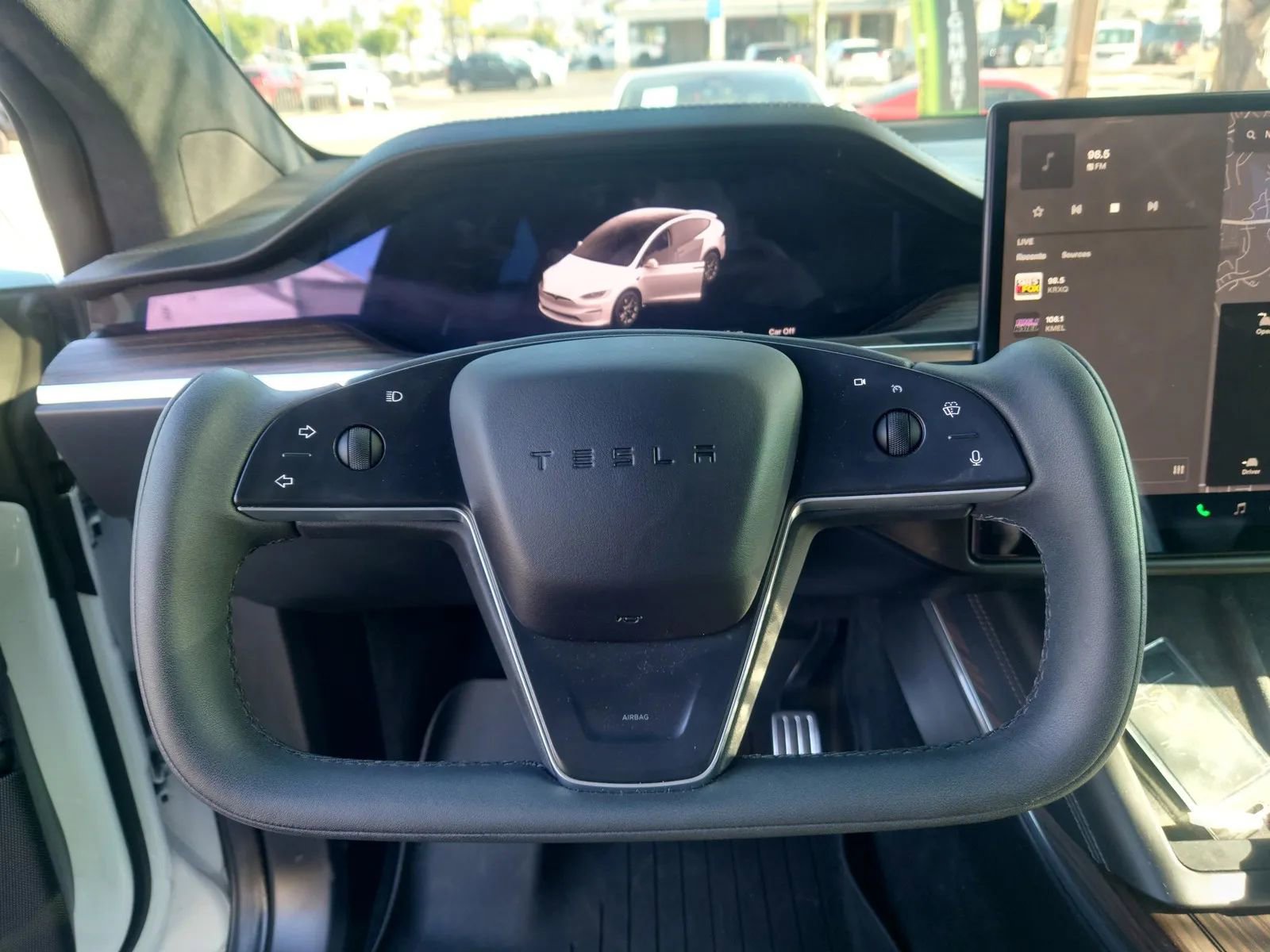Vehicle image 18 of 25