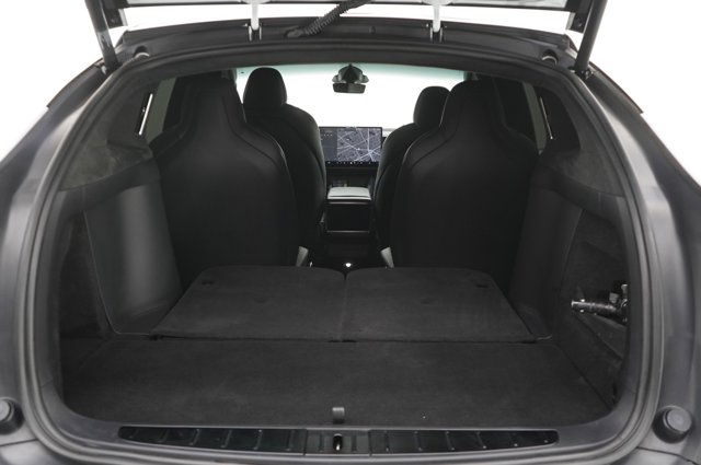 Vehicle image 17 of 34