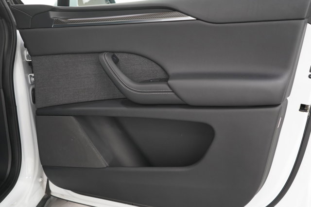Vehicle image 9 of 34