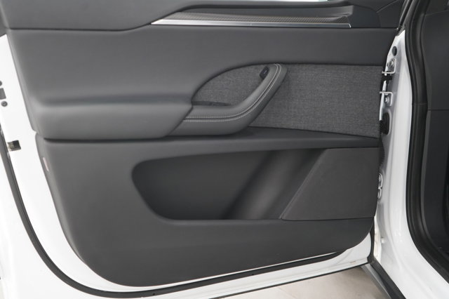 Vehicle image 20 of 34